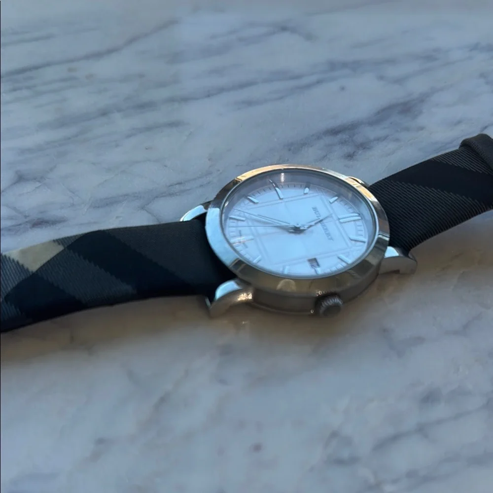Classic Black and Tan Watch - Picture 4 of 6